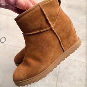 ✨UGG Brown Suede Wedge Boots✨